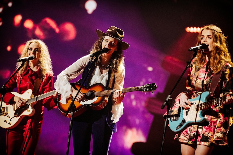 Il gruppo islandese delle Systur cantano all'Eurovision